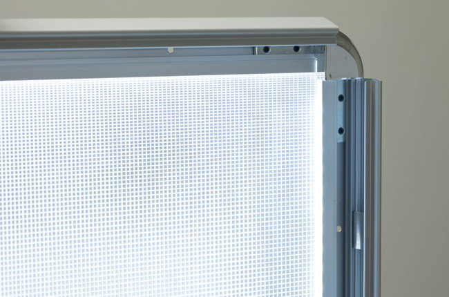 大型LEDライティングパネル 屋外・屋内兼用 MGライトパネル B0サイズ カラー:シルバー (56117-B0)  ポスターフレーム通販のサインモール